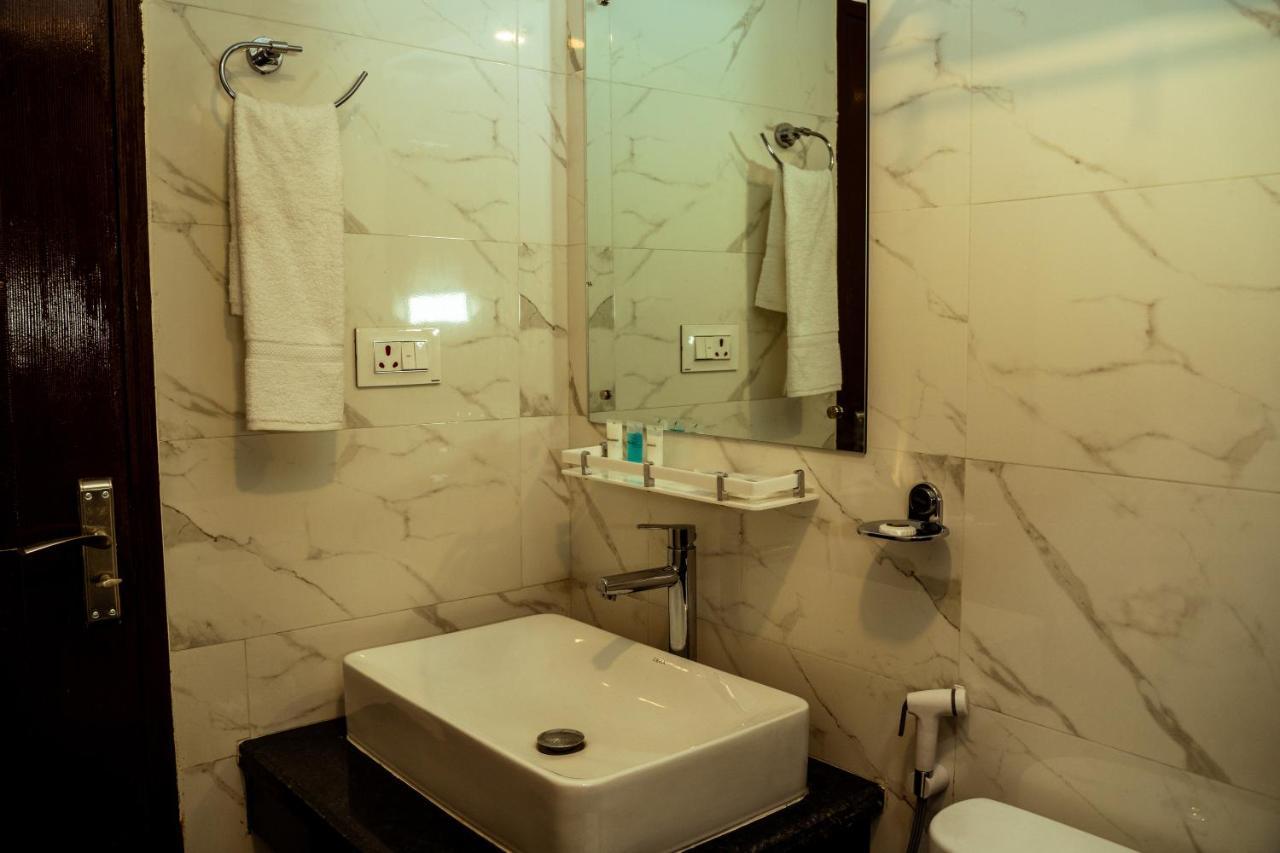 Hotel Black Diamond - Transit Point Inside Hotel カトマンズ エクステリア 写真