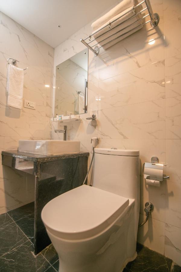 Hotel Black Diamond - Transit Point Inside Hotel カトマンズ エクステリア 写真